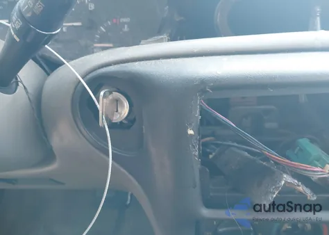 2001 Chevrolet Malibu z USA, uszkodzony, nr VIN 1G1ND52J016135337